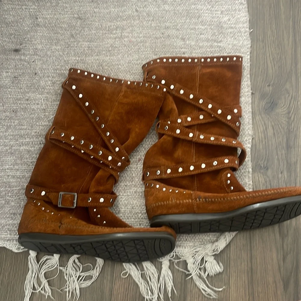 Minnetonka moccasin flat boots. Size 8. Worn maybe once. Great condition - Picture 1 of 6